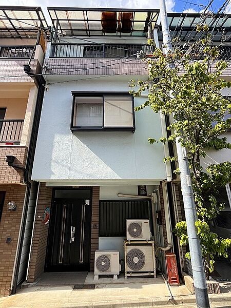 南向きにつき、陽当り良好です。ＪＲ環状線、大阪メトロ中央線・長堀鶴見緑地線　森ノ宮駅にも徒歩約８８０ｍ（徒歩１１分）の好立地です。
