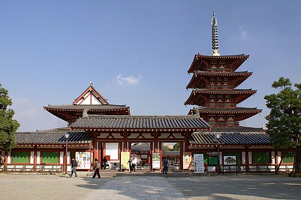 四天王寺まで約２１０ｍ（徒歩３分）です。