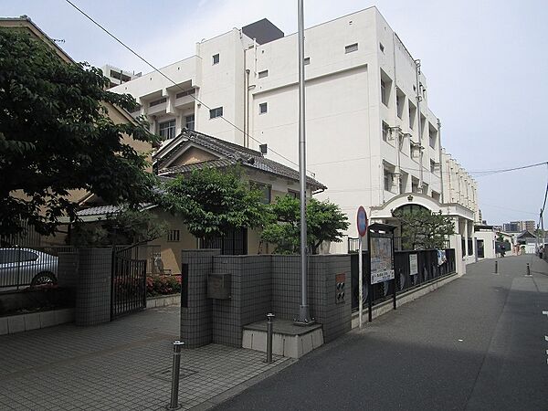 大阪市立大江小学校まで約５８５m（徒歩８分）です。