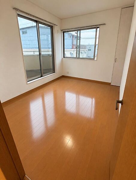 ３階の洋室約６帖（リフォーム工事前の室内写真）：クロス・ＣＦ張替等