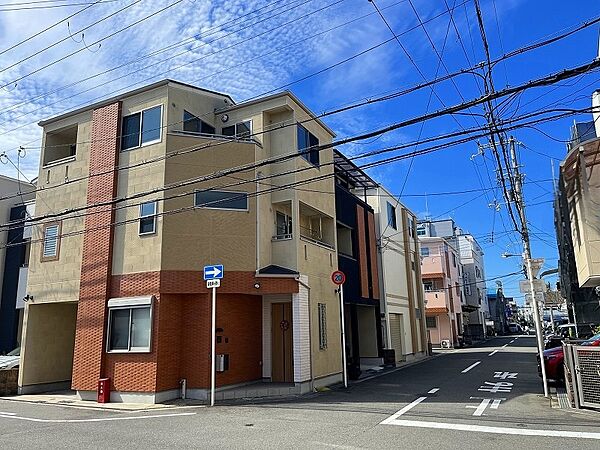現地を含む北前面道路です。北側道路は公道約６ｍです。