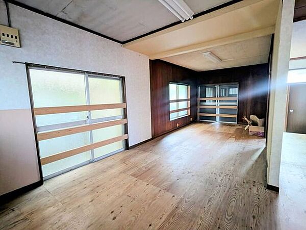 市川市下貝塚2丁目中古戸建の1F洋室です