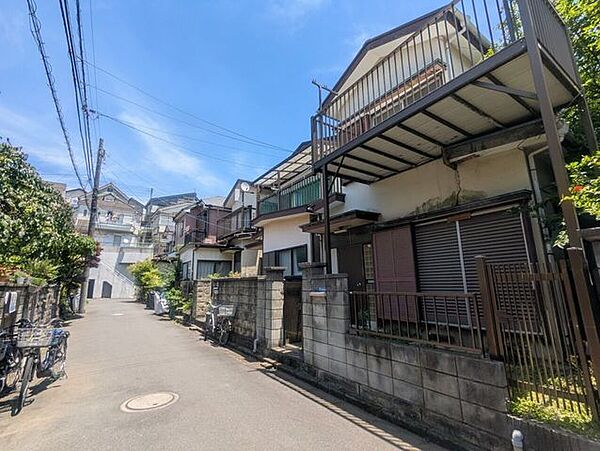 市川市下貝塚2丁目中古戸建の前面道路です