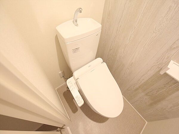 画像6:温水洗浄暖房便座付トイレ