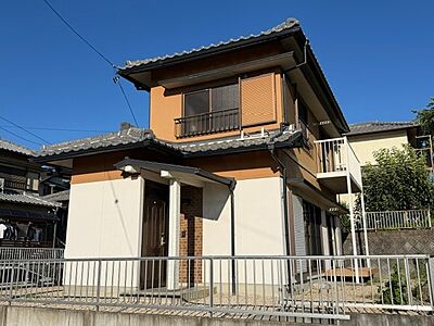外観:西側から(駐車場側) 外観:西側から(駐車場側)