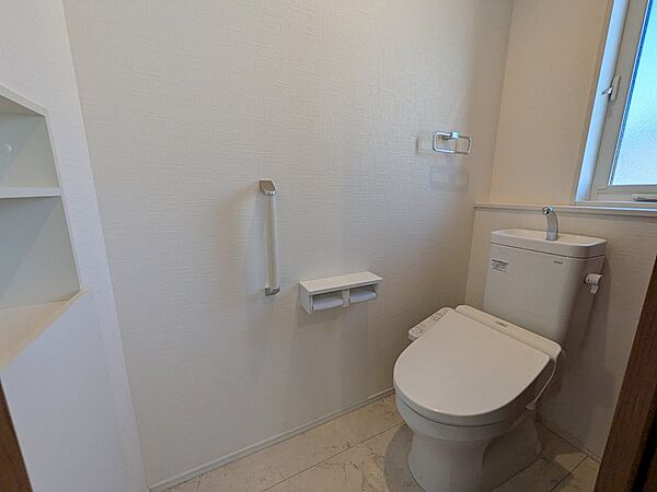 2階トイレもウォシュレット付き