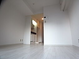 ラ・レジダンス・ド・エリール 1402 14階ワンルームのリビング/ダイニング