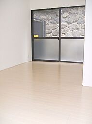 クレセンティア神戸・北野 105 1階1Kのリビング/ダイニング