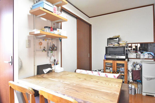 ■北西角地につき通風良好♪■全居室6帖以上♪■スーパー・コンビニが10分圏内にあり買物便利♪
