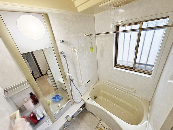 ■北西角地につき通風良好♪■収納豊富！季節品の収納にも便利♪■約23帖の広々としたＬＤＫ♪
