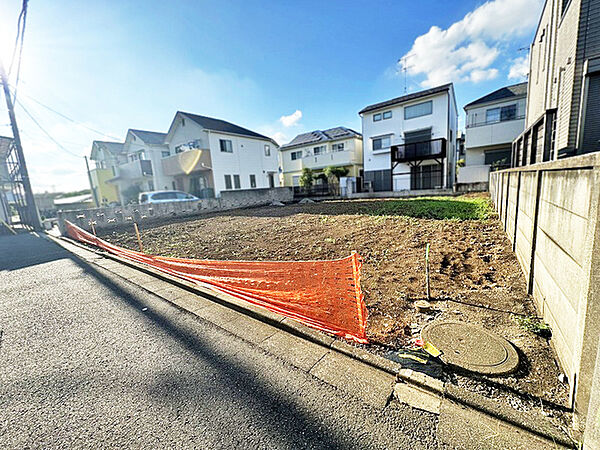 ◆第一種低層住居専用地域の閑静な住宅街◆コンビニやスーパーが約7分圏内◆お好きなメーカーで建築可能