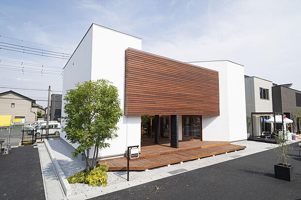 高崎モデルハウス―デッキを囲むコの字の家―　※見学受付中