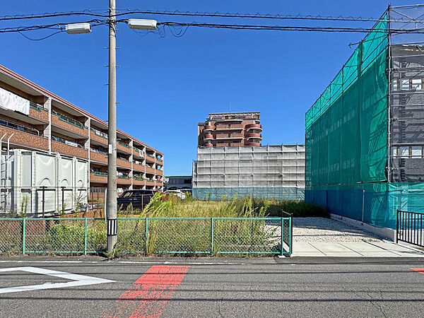 1号地西側道路から（2026年10月撮影）