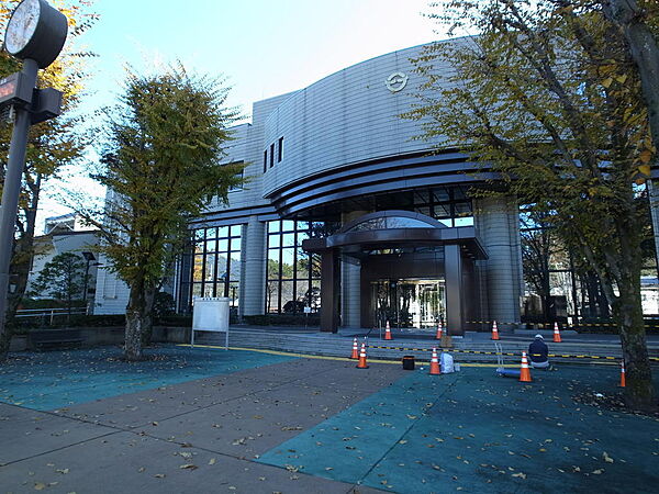 日の出町役場　900ｍ