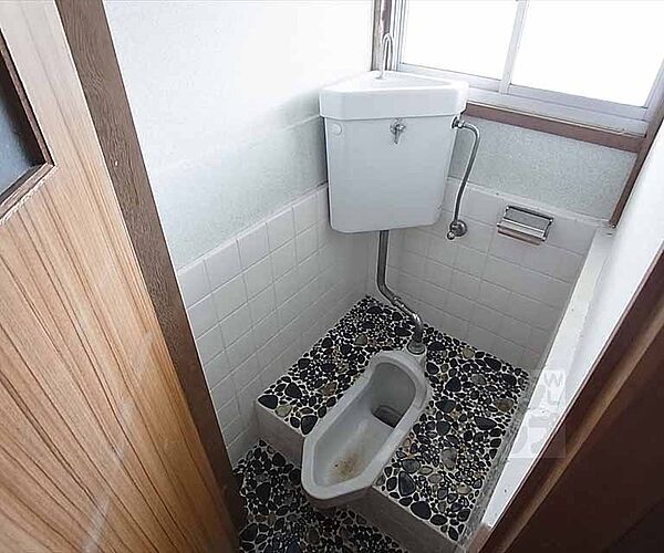 画像8:和式トイレ