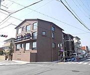 北山駅より徒歩11分 築7年9ヶ月 4階建の賃貸物件