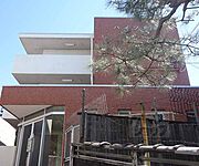 東福寺駅より徒歩8分 築45年11ヶ月 3階建の賃貸物件