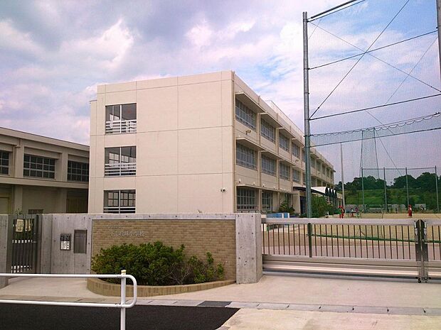 名古屋市立下志段味小学校（1080m）