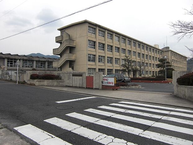 春日井市立石尾台中学校（1700m）