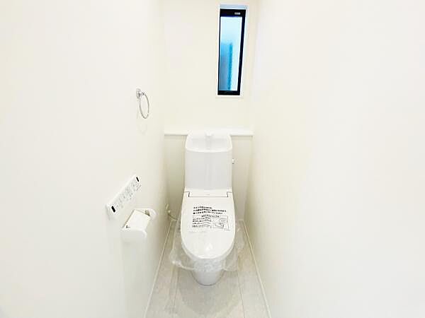 トイレ トイレには快適な温水洗浄便座付き