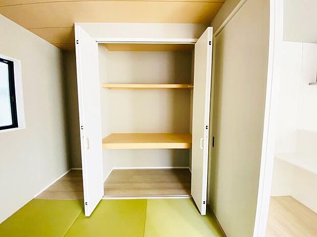 和室 小さなお子さまのいる方におすすめリビング横に和室のあるタイプの間取りです。 