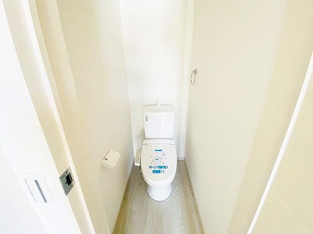 トイレ トイレには快適な温水洗浄便座付き