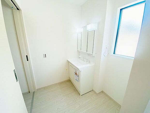 洗面 洗面からお化粧まで忙しい朝の準備にぴったりな洗髪洗面化粧台付き