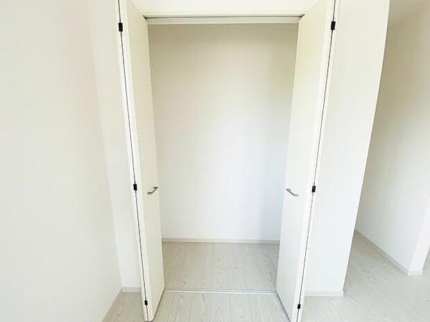 クローゼット 大切な衣類を収納できる大型クローゼット