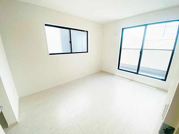 洋室 明るい洋室ではのんびりとお過ごしできます☆