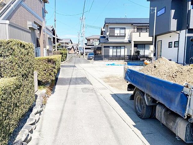 前面道路 いつでも現地ご案内いたします♪