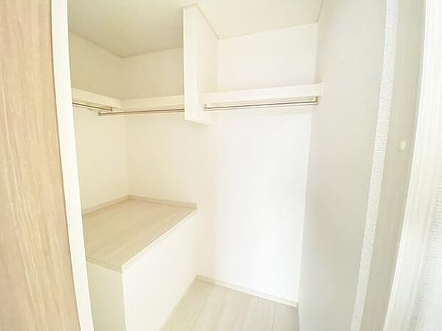 WIC スーツケースなど大きなものからバッグや帽子など小物類も保管できます。 