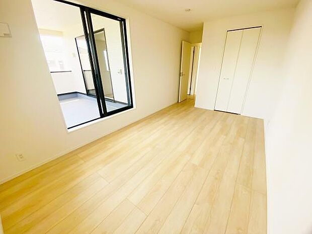 洋室 明るい洋室ではのんびりとお過ごしできます☆