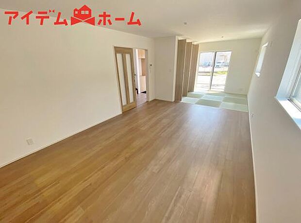 南向きのため明るい陽射しが射し込みます♪