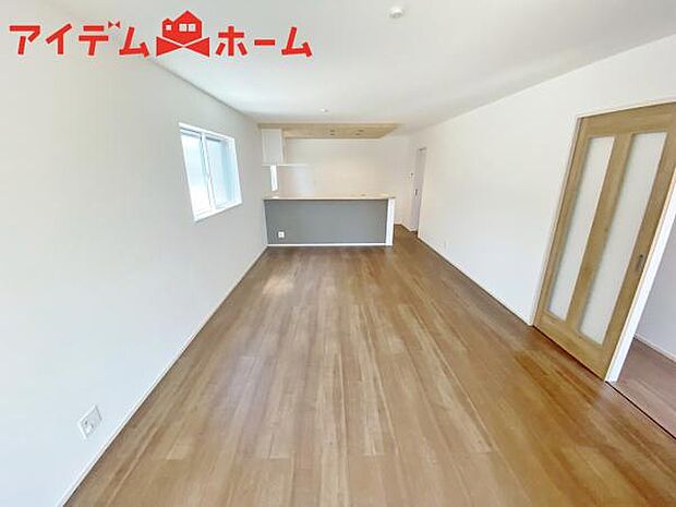 南向きのため明るい陽射しが射し込みます♪