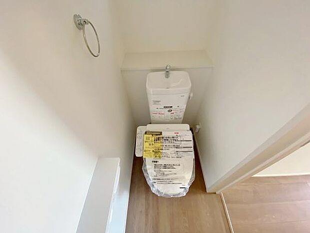 トイレには快適な温水洗浄便座付き