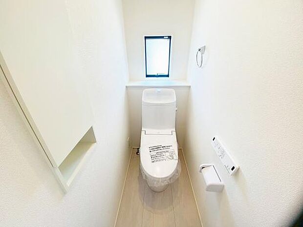 トイレ トイレには快適な温水洗浄便座付き