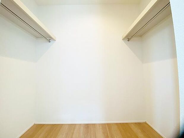 WIC スーツケースなど大きなものからバッグや帽子など小物類も保管できます。