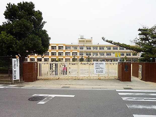 豊山町立豊山小学校(860m)