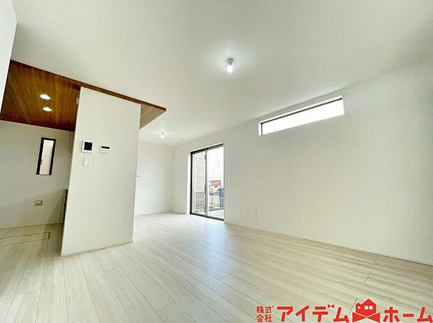 リビング 風通しが良いため、夏は風を感じて涼しく過ごせます☆