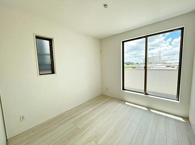 洋室 南に面した洋室は採光・通風良好です