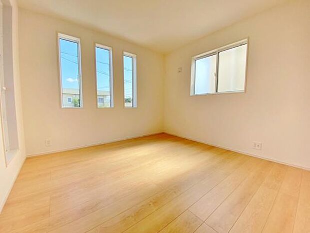 洋室 明るい洋室ではのんびりとお過ごしできます☆