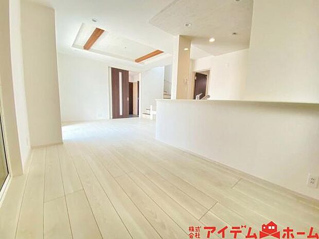 リビング 風通しが良いため、夏は風を感じて涼しく過ごせます☆