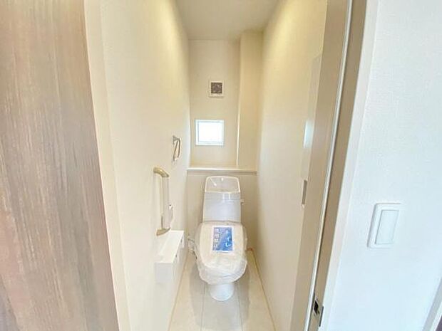 トイレ トイレには快適な温水洗浄便座付き