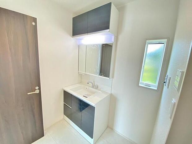 洗面 洗面からお化粧まで忙しい朝の準備にぴったりな洗髪洗面化粧台付き