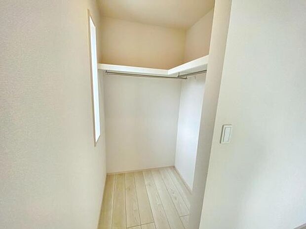 ウォークインクローゼット 収納にゆとりが持てるウォークインクローゼット付き