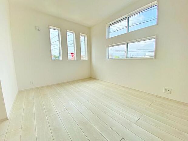 洋室 明るい洋室ではのんびりとお過ごしできます☆