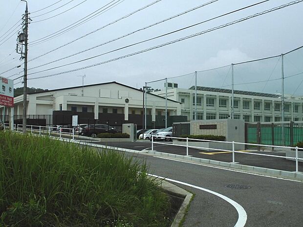 名古屋市立吉根中学校（880m）