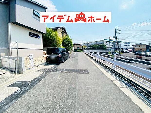 前面道路 いつでも現地ご案内いたします♪