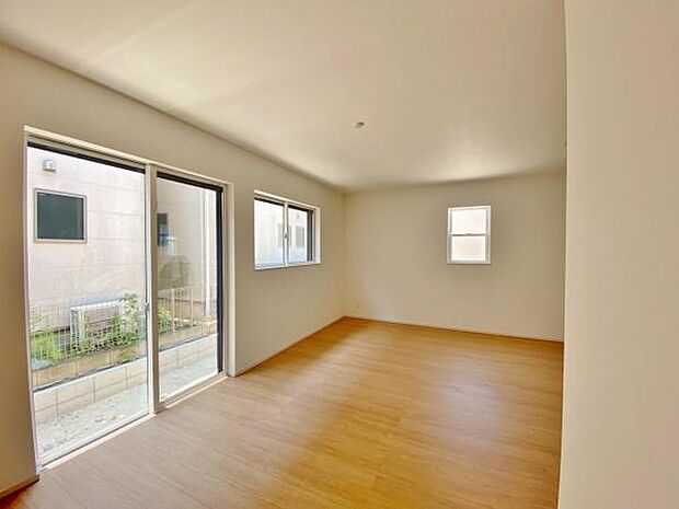 リビング 風通しが良いため、夏は風を感じて涼しく過ごせます☆