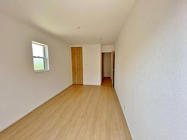 洋室 明るい洋室ではのんびりとお過ごしできます☆